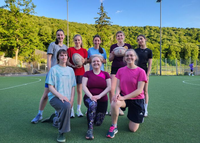 Rugby-Ladies und TV-Holz-Handballerinnen in gmeinsamen Training